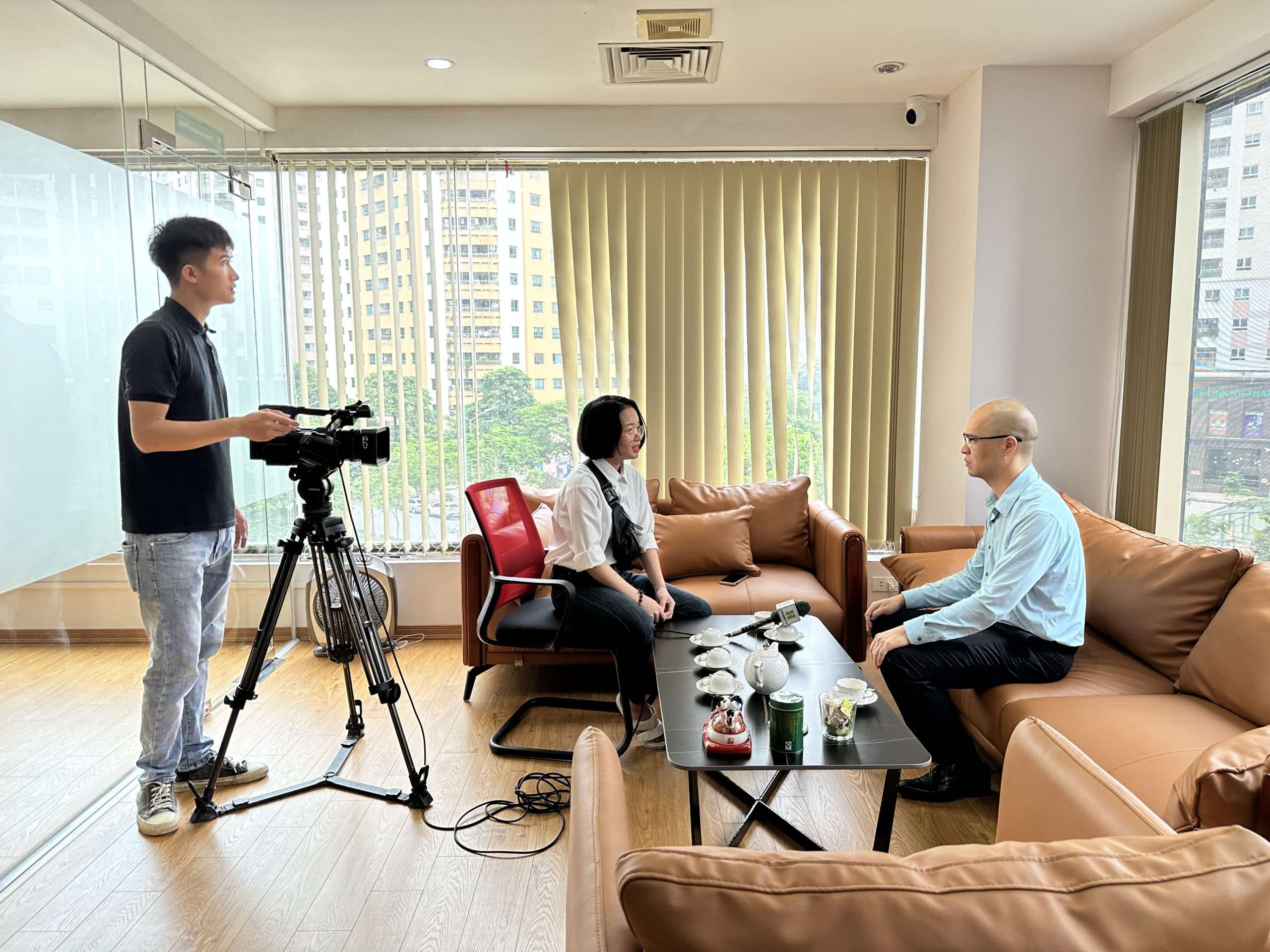 Anh Nguyễn Anh Đức - Chủ tịch HĐQT Smartcom phỏng vấn trong phóng sự của HTV1