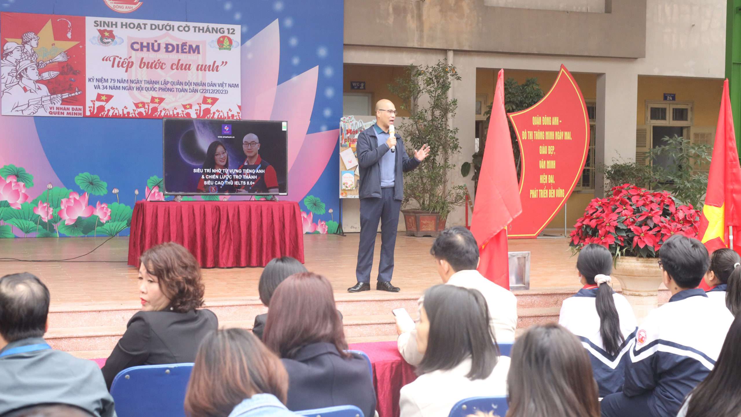 Thầy Nguyễn Anh Đức chia sẻ trong buổi huấn luyện tại THCS Nguyễn Huy Tưởng
